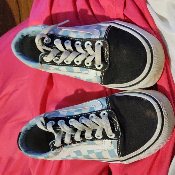 Vans - Picture 2 of 4
